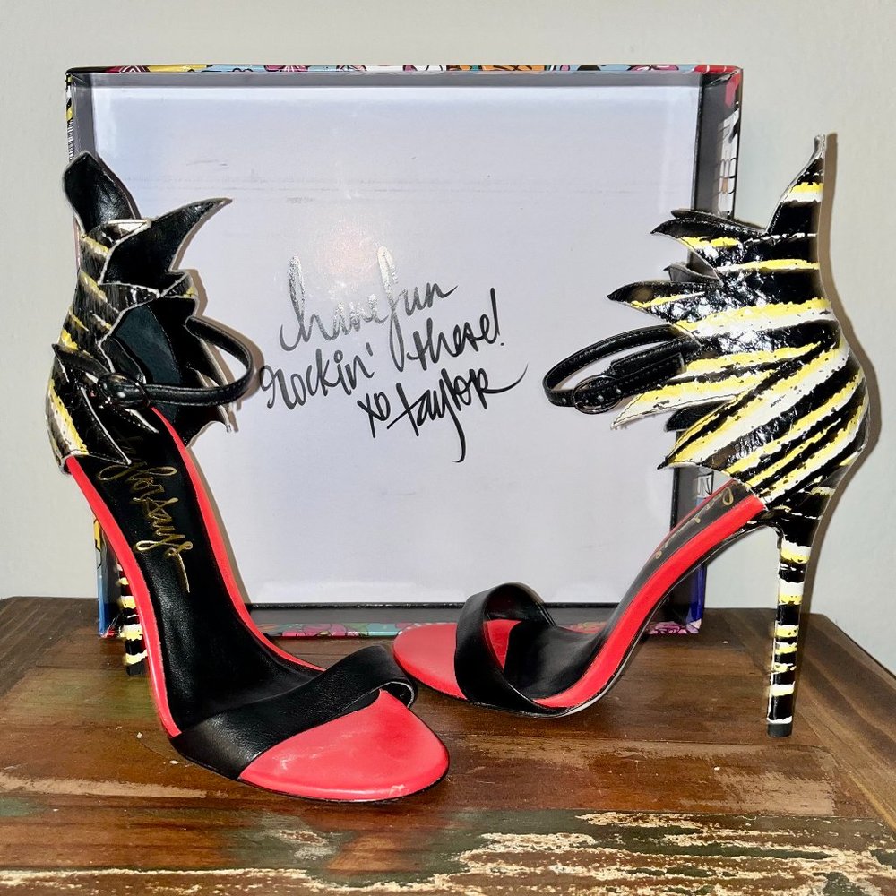 NIB Taylor Says TNT Black & White Snake Skin Stilletos VERY colorful! Size 7.5M